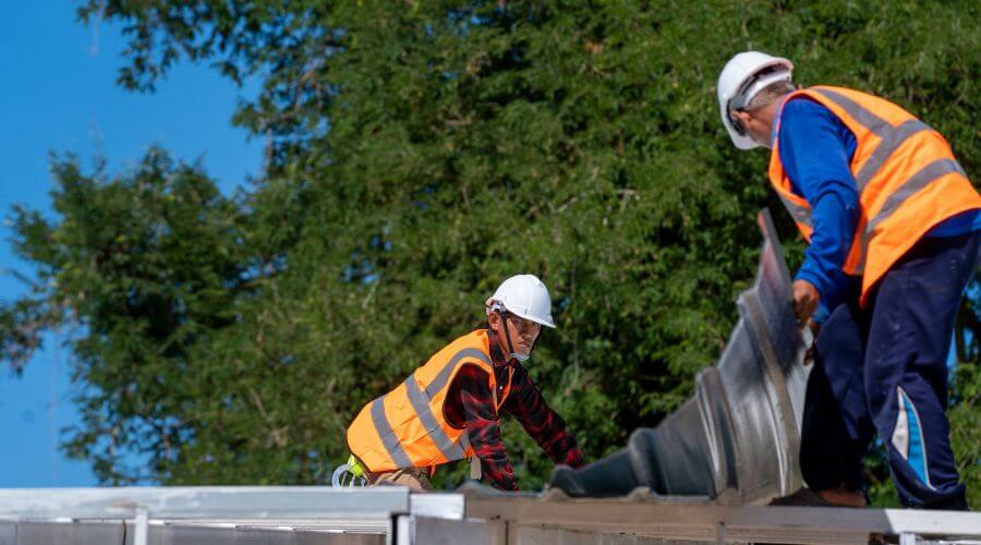 Professional gutter cleaning in Warrenton, OR